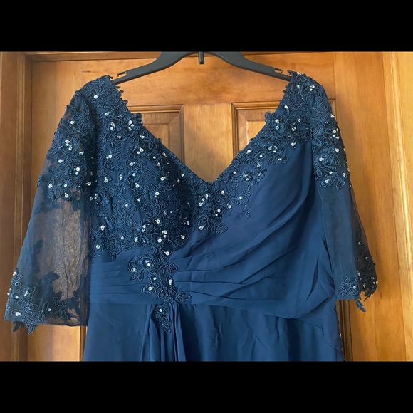 V-neck sheath chiffon evening dress sweep train Size 14 New with tags - Picture 2 of 8